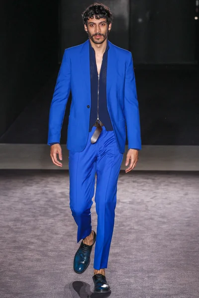 Look 27
